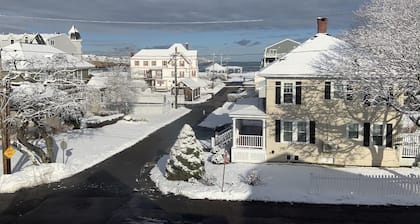 Cozy Cottage by the Sea - Y672