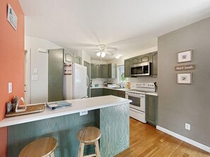 Oven, toaster - Beach House (York Beach)