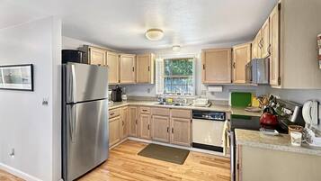 House, Multiple Beds (Family Retreat at York Beach) | Private kitchen | Oven