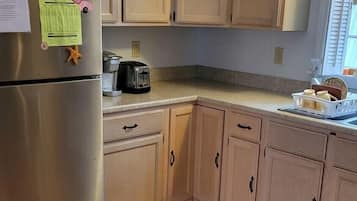 House, Multiple Beds (Family Retreat at York Beach) | Private kitchen | Oven