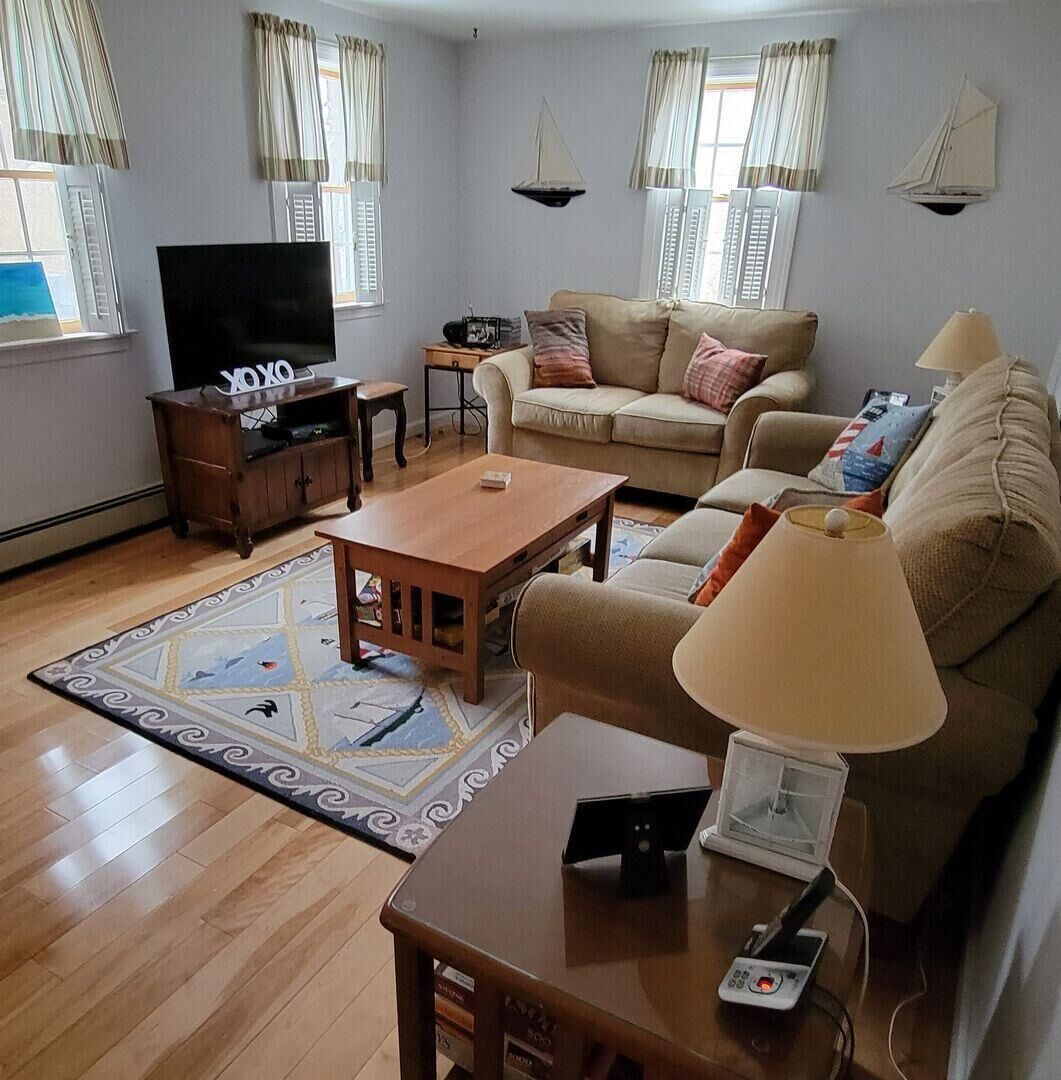 House, Multiple Beds (Family Retreat at York Beach) | Living area