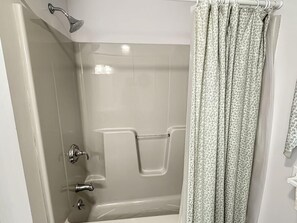 Ferienhaus, Mehrere Betten (Family Retreat at York Beach) | Badezimmer | Handtücher