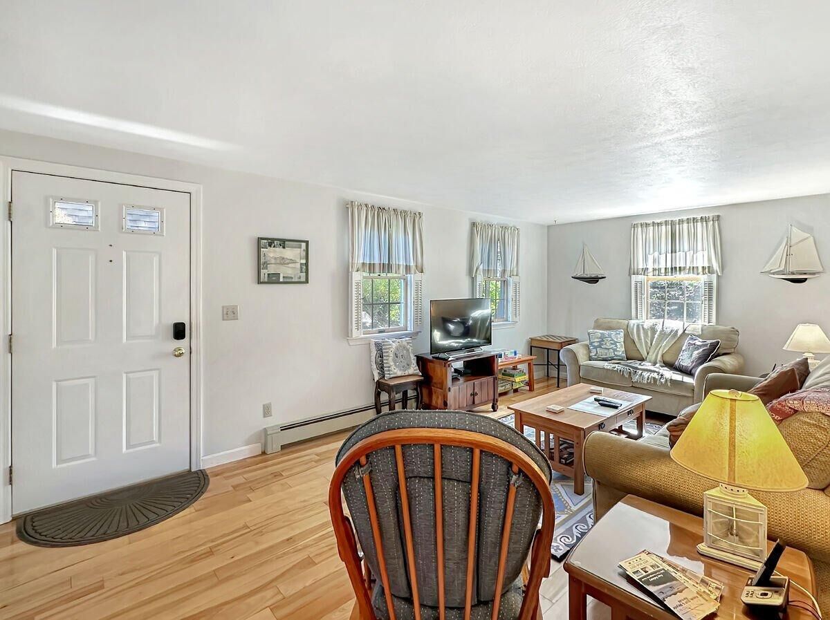 House, Multiple Beds (Family Retreat at York Beach) | Living area