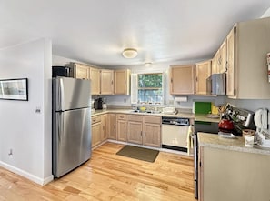 House, Multiple Beds (Family Retreat at York Beach) | Private kitchen | Oven - Family Retreat at York Beach (York Beach)