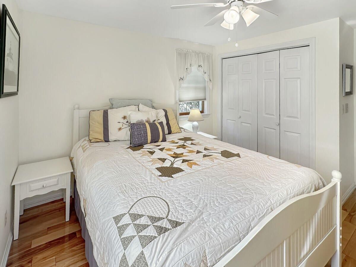 3 bedrooms, individually decorated, individually furnished, bed sheets