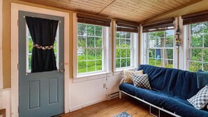 Interior - Family Tides - Y850 by Getaway (York Beach)