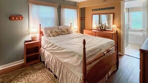 House, 2 Bedrooms | 2 bedrooms, individually decorated, individually furnished - Family Tides - Y850 by Getaway (York Beach)