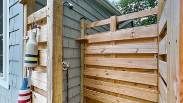 House, 2 Bedrooms | Exterior