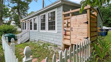 House, 2 Bedrooms | Exterior