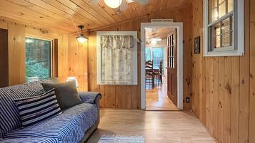 House, Multiple Beds (Dewey Cottage) | Living room | 36-inch TV with cable channels