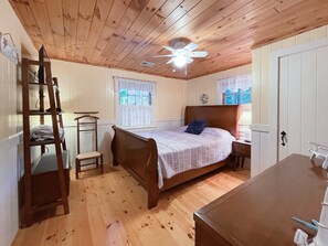 House, Multiple Beds (Dewey Cottage) | 3 bedrooms, individually decorated, individually furnished - Dewey Cottage (York Beach)