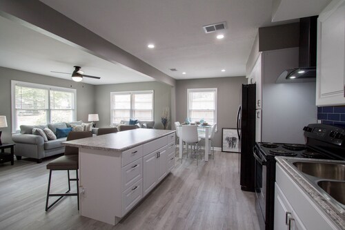 Remodeled family home, 5 minutes away from the park!