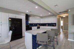 Private kitchen - Remodeled family home, 5 minutes away from the park! (Birmingham)