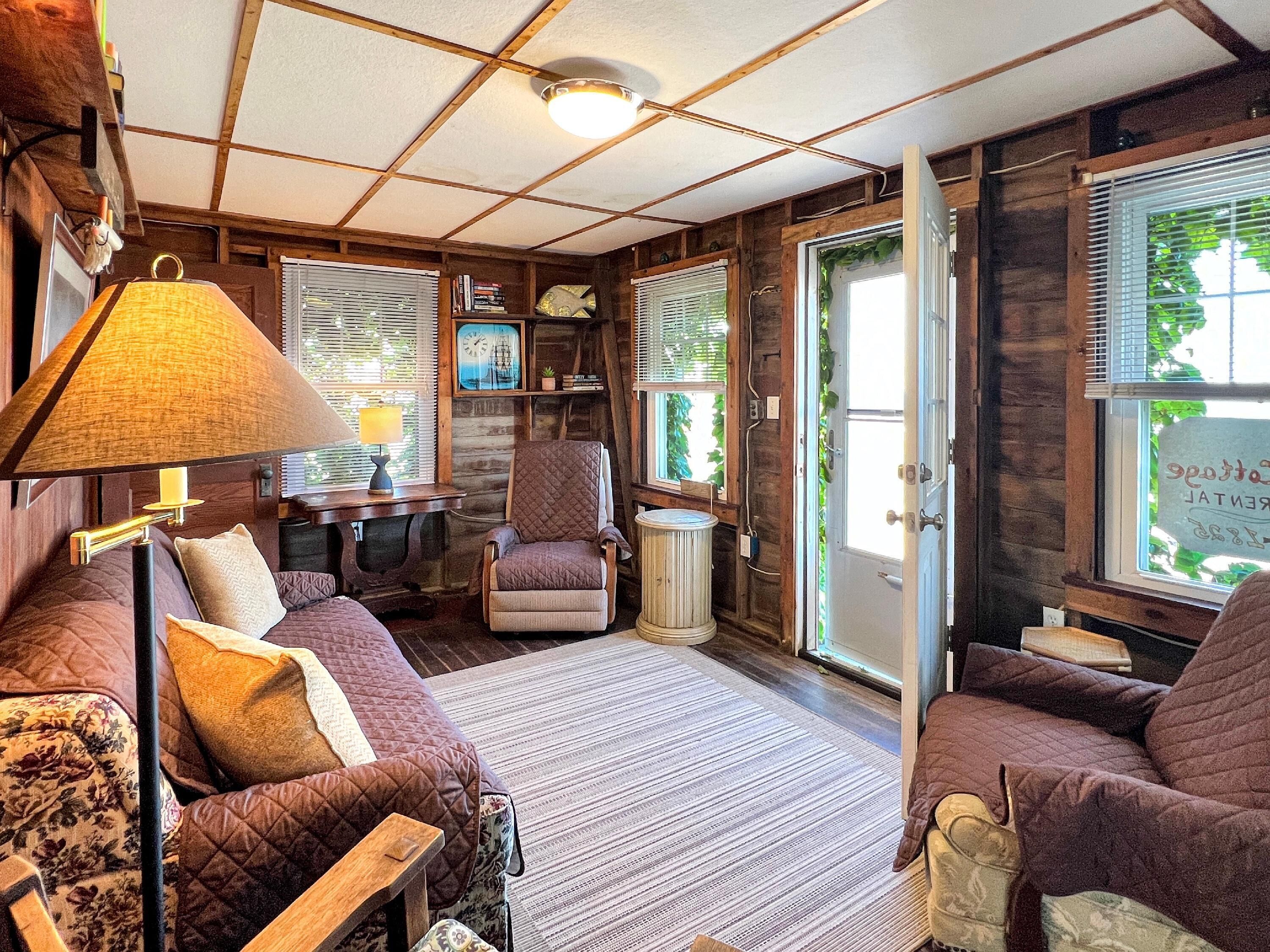 平房, 2 間臥室 | 客廳