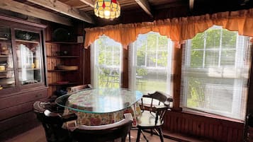 Cottage, 2 Bedrooms | Private kitchen | Oven