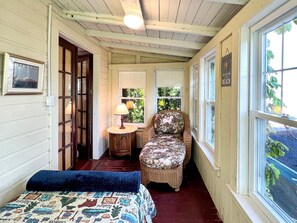Room - Ivy Cottage - Y853 by Getaway (York Beach)