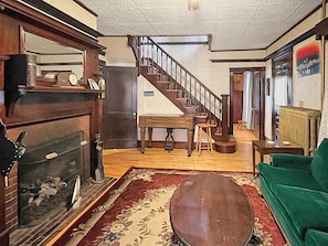 House, 2 Queen Beds (Kurtz Cottage) | Living area