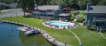 Relax together and take in the balcony view of Lake Hamilton
