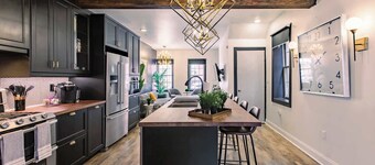 King Bed | Free Parking | BBQ | Fire pit | Arcade