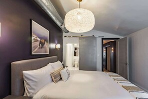 Unclassified image, 4 of 33, button - King Bed | Free Parking | BBQ | Fire pit | Arcade (Pittsburgh)