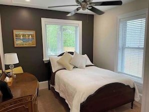 3 bedrooms, desk, iron/ironing board, travel crib