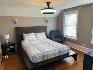 3 camere, una scrivania, ferro/asse da stiro, culla da viaggio