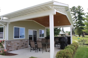 Outdoor dining - Jack's on the Bay, 5 Bedroom/2 Bath (Denton Township)