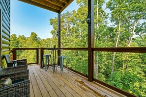 Family Cabin | Terrace/patio - Eagle Splash Vista| Pool Projector, Pet Friendly, Game Room (Sevierville)