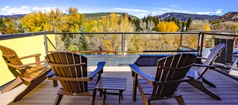 Modern Townhouse on the River w/AC, Roof Top Deck