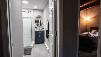 3 bedrooms, iron/ironing board, travel crib, free WiFi