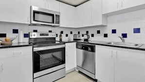 Unclassified image, 5 of 8, button - 801 N Venetian Dr, Miami Beach, FL 33139, USA (Miami)