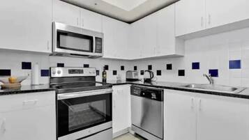 Room, 1 Queen Bed, Patio | Private kitchen | Fridge, microwave, oven, stovetop
