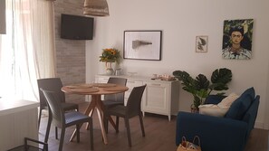 Dining - Casa Rosamari - on the Lake of Posta Fibreno, Apartment with a fireplace (Posta Fibreno)