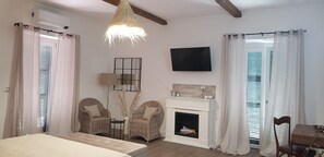 2 bedrooms, desk, iron/ironing board, free WiFi - Casa Rosamari - on the Lake of Posta Fibreno, Apartment with a fireplace (Posta Fibreno)