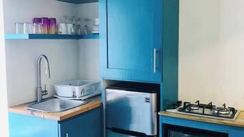 Fridge, microwave, stovetop, coffee/tea maker