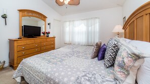3 Schlafzimmer, Schreibtisch, Bügeleisen/Bügelbrett, kostenloses WLAN