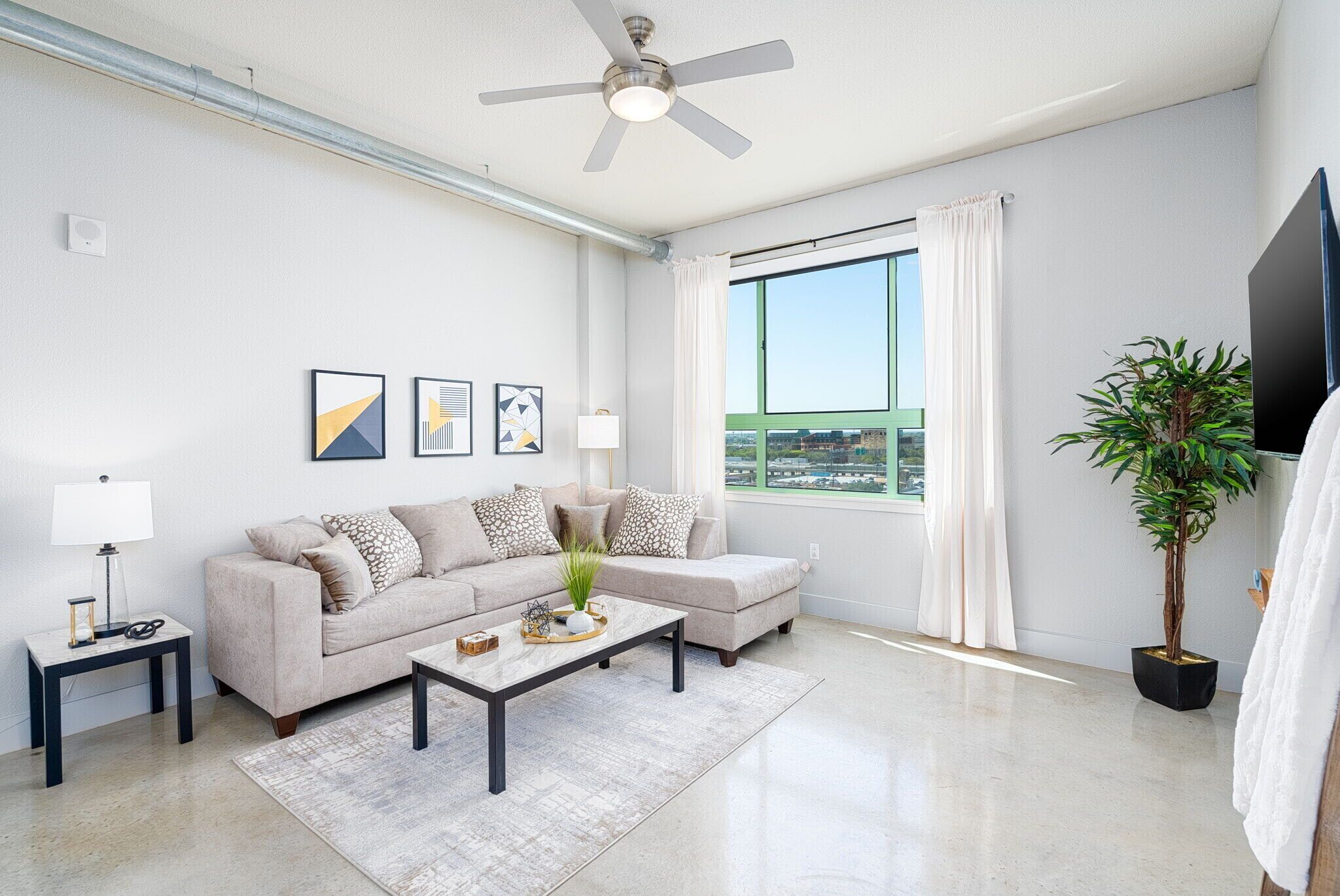 HighRise/Downtown/RiverWalk/MarketSquare/2DoubleBeds/AirMattress