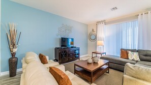 Televisio, DVD-soitin, pöytäjalkapallopöytä