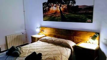 Family Cottage, Multiple Bedrooms, Fireplace | 5 bedrooms, premium bedding, down duvets, free WiFi