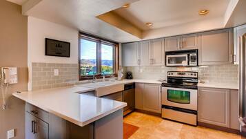 Condo, Multiple Beds (Lodge at 100 W Beaver Creek 607, 3BD ) | Private kitchen