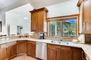 Condo, Multiple Beds (Lodge at 100 W Beaver Creek 808, 3BD ) | Private kitchen - Lodge at 100 W Beaver Creek 808, 3BD Penthouse in Heart of Avon (Avon)