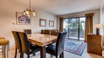 Condo, Multiple Beds (Apollo Park A205, 1BD Condo) | Private kitchen
