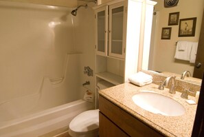 コンドミニアム キングベッド 1 台ソファーベッド付き (Homestake B312, 1BD loft Vail vacatio) | バスルーム