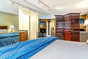 House, Multiple Beds (Lifthouse 306, Studio Condo)