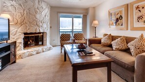 Living room - Evergreen 503, 2BD Condo Between Vail & Lionshead (Vail)