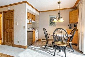 Hus - 1 queensize-seng med sovesofa (Lift House 314, Studio Condo in Vail ) | Privat køkken