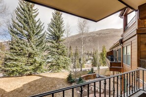 公寓客房, 1 張特大雙人床和 1 張沙發床 (Northwoods A105, 2BD Condo) | 陽台