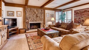 Living room - Northwoods A105, 2BD Condo (Vail)