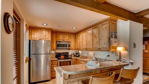Private kitchen - Northwoods A105, 2BD Condo (Vail)