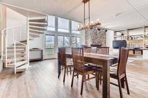 Condo, varias camas (Evergreen 604, 2BD Condo) | Cocina privada